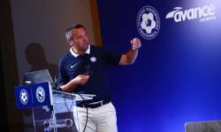 ΜΑΝΤΙΛΟΤΡΙΦΥΛΛΟ  ΛΑΝΟΥΑ  ΤΑΒΑΛΕ ΣΤΗΝ ΤΗΛΕΔΙΑΣΚΕΨΗ ΜΕ ΤΟΝ ΤΖΗΛΟ ΓΙΑΤΙ ΚΑΛΕΣΕ ΤΟΝ ΤΣΑΚΑΛΙΔΗ ΣΤΟ ΜΟΝΙΤΟΡ ,ΚΑΛΥΨΕ  ΡΕΦ ΚΑΙ ΑΣΧΟΛΗΘΗΚΕ ΜΕ ΤΙΣ ΦΑΣΕΙΣ ΣΤΟΥ ΧΑΡΙΛΑΟΥ ΛΕΓΟΝΤΑΣ ΟΤΙ Ο ΓΙΑΝΜΠΛΟΝΣΚΙ ΜΠΟΡΟΥΣΕ ΝΑ ΔΩΣΕΙ ΦΑΟΥΛ ΚΑΙ ΚΙΤΡΙΝΗ ΣΤΟΝ ΜΟΝΤΣΟΥ ΜΑΡΚΑΡΙΣΜΑ ΤΣΙΚΙΝΙΟ