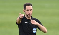 ΚΑΝΕΝΑ ΠΡΟΒΛΗΜΑ ΜΕ ΤΟΝ ΤΑΣΟ ΠΑΠΑΠΕΤΡΟΥ ΔΕΝ ΑΠΑΓΟΡΕΥΕΤΑΙ ΝΑ ΣΦΥΡΙΞΕΙ ΑΓΩΝΑ ΠΡΙΝ ΣΥΜΠΛΗΡΩΘΕΙ ΤΟ 48ΩΡΟ .Η ΟΥΕΦΑ ΟΡΙΖΕΙ ΠΩΣ ΔΕΝ ΜΠΟΡΕΙ  ΝΑ ΔΙΕΥΘΥΝΕΙ ΔΥΟ ΜΕΡΕΣ ΠΡΙΝ ΑΠΟ ΔΙΕΘΝΗ ΜΑΤΣ ΚΑΙ ΟΧΙ ΓΙΑ ΜΕΤΑ ΑΡΑ ΘΑ ΕΙΝΑΙ ΣΤΗ ΛΕΙΒΑΔΙΑ ΤΟ ΑΠΟΓΕΥΜΑ ΤΟΥ ΣΑΒΒΑΤΟΥ 