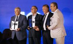 ΤΙΜΗΤΙΚΗ ΔΙΑΚΡΙΣΗ ΓΙΑ ΤΟΝ ΠΡΟΕΔΡΟ ΤΗΣ ΕΠΣΑ ΠΑΝΑΓΙΩΤΗ ΔΗΜΗΤΡΙΟΥ ΠΟΥ Η ΕΠΟ ΑΠΕΝΕΙΜΕ ΠΛΑΚΕΤΕΣ ΣΤΙΣ ΙΔΡΥΤΡΙΕΣ ΕΠΣ ΕΠΣΑ ,ΕΠΣΠ(Ι.ΣΠΑΘΑΣ) ΚΑΙ ΕΠΣ ΜΑΚΕΔΟΝΙΑΣ(Λ.ΔΗΜΗΤΡΙΑΔΗΣ) (ΦΩΤΟ) ΤΗΝ ΑΠΟΝΟΜΗ ΕΚΑΝΕ Ο ΑΝΑΠΛΗΡΩΤΗΣ ΥΠΟΥΡΓΟΣ ΑΘΛΗΤΙΣΜΟΥ ΓΙΑΝΝΗΣ ΒΡΟΥΤΣΗΣ 