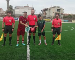 TΑ ΣΥΓΧΑΡΗΤΗΡΙΑ ΤΟΥ ΠΡΟΕΔΡΟΥ ΤΗΣ ΕΠΣ ΜΑΚΕΔΟΝΙΑΣ Λ.ΔΗΜΗΤΡΙΑΔΗ ΣΤΗΝ ΔΙΑΙΤΗΤΙΚΗ ΤΡΙΑΔΑ ΡΕΦ  ΚΟΥΡΤΕΣΗΣ ΒΟΗΘΟΙ ΚΑΤΣΟΓΙΑΝΝΗΣ ΛΑΖΑΡΗΣ ΓΙΑ ΤΗΝ ΑΨΟΓΗ ΔΙΕΥΘΥΝΣΗ ΤΟΥ ΗΜΙΤΕΛΙΚΟΥ Κ16 ΕΠΣ ΑΧΑΙΑΣ-ΕΠΣ ΜΑΚΕΔΟΝΙΑΣ 0--2 ΠΟΥ ΕΓΙΝΕ ΣΤΗΝ ΠΑΤΡΑ (ΦΩΤΟ)