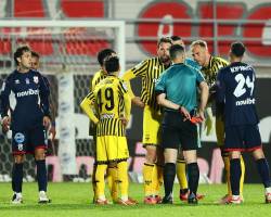 ΜΠΟΡΕΙ Ο ΖΑΜΠΑΛΑΣΝΑ ΑΠΕΒΑΛΕ ΚΑΘΥΣΤΕΡΗΜΕΝΑ ΤΟΝ ΤΕΧΕΡΟ ΠΛΗΝ ΟΜΩΣ ΣΩΣΤΑ ΕΔΕΙΞΕ ΤΗΝ ΚΟΚΚΙΝΗ  ΑΦΟΥ ΓΚΡΕΜΙΣΕ ΑΝΤΙΠΑΛΟ ΕΝΩ ΔΕΝ ΜΑΣΗΣΕ ΣΤΟ ΘΕΑΤΡΟ ΜΟΡΟΝ ΚΑΛΟΙ ΟΙ ΒΟΗΘΟΙ ΚΩΝΣΤΑΝΤΙΝΟΥ ΝΤΑΒΕΛΑΣ 4ος ΑΓΓΕΛΟΣ ΜΠΑΚΟΓΙΑΝΝΗΣ VAR ΤΖΗΛΟΣ 