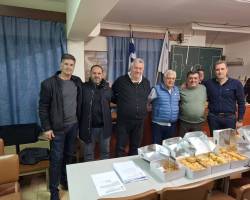 ΟΙ ΔΙΑΙΤΗΤΕΣ ΤΟΥ ΣΥΝΔΕΣΜΟΥ ΔΩΔΕΚΑΝΗΣΩΝ ΕΚΟΨΑΝ ΤΗΝ ΠΙΤΑ ΤΟΥΣ ,ΠΑΡΟΥΣΙΑ ΤΟΥ ΑΝΤΙΠΕΡΙΦΕΡΕΙΑΡΧΗ Κ.ΔΙΑΚΟΓΕΩΡΓΙΟΥΚΑΙ ΤΟΥ ΑΝΑΠΛΗΡΩΤΗ ΠΡΟΕΔΡΟΥ  Μ.ΧΑΤΖΗΝΙΚΗΤΑ ΜΕΣΑ ΣΕ ΟΜΟΡΦΟ ΚΛΙΜΑ  ΤΟ ΦΛΟΥΡΙ ΕΠΕΣΕ ΣΤΗΝ  ΜΑΙΡΗ ΠΑΠΑΓΙΑΝΝΗ 