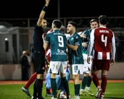 Ο ΦΩΤΙΑΣ ΗΤΑΝ Ο ΔΙΑΙΤΗΤΗΣ ΚΑΙ ΑΥΤΟΣ ΕΛΑΒΕ  ΤΙΣ ΑΠΟΦΑΣΕΙΣ ΤΟ ΟΤΙ Ο Β ΒΟΗΘΟΣ ΠΑΠΑΔΑΚΗΣ ΠΗΡΕ ΤΗΝ ΕΥΘΥΝΗ ΓΙΑ ΤΗΝ ΥΠΟΔΕΙΞΗ ΤΗΣ ΚΟΚΚΙΝΗΣ ΣΕ ΟΤΖΜΠΟΛΤ ΔΕΝ ΤΟΝ ΑΠΑΛΑΣΕΙ ΟΤΑΝ ΑΦΗΣΕ ΝΑ ΜΠΕΙ ΓΚΟΛ ΠΑΛΑΣΙΟΣ ΕΝΩ  ΥΠΗΡΧΕ ΚΑΘΑΡΟ ΦΑΟΥΛ ΣΦΙΓΓΑ Ο ΠΑΡΑΤΗΡΗΤΗΣ ΣΤΑΘΟΠΟΥΛΟΣ 