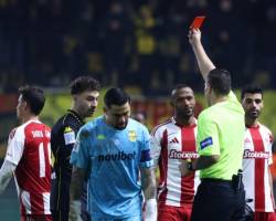 TI ΣΟΙ ΡΕΦΕΡΥ ΕΛΙΤΕ ΕΓΙΝΕ Ο ΓΙΑΝΜΠΛΟΝΣΚΙ ΣΤΟ ΧΑΡΙΛΑΟΥ ΑΝ ΗΤΑΝ Η ΟΥΕΦΑ ΘΑ ΤΟΝ ΚΑΤΕΒΑΖΑΝ ΑΣΥΖΗΤΗΤΙ ΕΓΙΝΕ ΘΕΑΤΡΟ ΝΑ ΔΕΙΧΝΕΙ ΟΤΙ ΔΕΝ ΕΚΑΝΕ ΕΠΙΚΙΝΔΥΝΟ ΦΑΟΥΛ Ο ΓΚΑΡΘΙΑ ΚΑΙ ΔΕΥΤΕΡΟΛΕΠΤΑ ΜΕΤΑ ΝΑ ΤΟΥ ΒΓΑΖΕΙ  ΚΟΚΚΙΝΗ ΟΠΩΣ ΕΚΑΝΕ ΚΑΙ ΜΕΣΩ VAR ΜΕ ΤΗΝ ΑΠΟΒΟΛΗ ΦΑΝΤΙΓΚΑ 