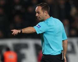 ΗΤΑΝ ΕΠΟΜΕΝΟ Ο ΑΡΗΣ ΝΑ ΦΩΝΑΖΕΙ ΓΙΑ ΤΟΝ ΕΛΙΤΕ ΡΕΦΕΡΥ ΓΙΟΒΑΝΟΒΙΤΣ ΓΙΑΤΙ  Ο ΛΑΝΟΥΑ ΔΕΝ ΤΟΝ ΑΛΛΑΞΕ ΟΜΩΣ ΤΑ ΓΚΟΛ  ΗΤΑΝ ΚΑΘΑΡΑ ΚΑΙ ΤΟ ΠΕΝΑΛΤΥ ΔΟΘΗΚΕ ΑΠΟ ΠΑΡΕΜΒΑΣΗ ΤΟΥ ΝΤΙΠΑΟΛΟ ΑΠΟ ΤΟ VAR ΓΙΑ ΠΑΤΗΜΑ ΣΤΟ ΠΟΔΙ ΤΑΙΣΟΝ ΑΠΟ ΔΙΟΥΔΗ ΔΕΝ ΕΙΧΕ ΚΑΠΟΙΑ ΦΑΣΗ ΠΟΥ ΑΔΙΚΗΘΗΚΕ 