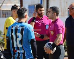 MIA AKOMH ΠΕΙΣΤΙΚΗ ΕΜΦΑΝΙΣΗ ΤΟΥ ΚΑΤΣΙΝΗ ,ΣΤΟ ΜΑΤΣ ΜΥΚΟΝΟΥ-ΗΛΥΣΙΑΚΟΥ ΠΟΥ ΑΝΤΙΚΕΙΜΕΝΙΚΟΣ ΚΑΙ ΔΙΚΑΙΟΣ ΚΑΙ ΑΡΕΣΕ ΣΤΟΝ ΑΘΗΝΑΙΟ ΠΑΡΑΤΗΡΗΤΗ ΚΩΤΣΗ ΕΔΩ ΦΩΤΟ ΜΕ ΤΟΥΣ ΑΡΧΗΓΟΥΣ ΤΩΝ ΟΜΑΔΩΝ 