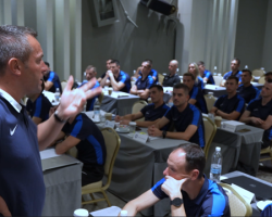 TO ΣΕΜΙΝΑΡΙΟ ΤΕΛΕΙΩΣΕ ΚΑΙ ΠΛΕΟΝ ΟΙ ΔΙΑΙΤΗΤΕΣ ΠΡΕΠΕΙ ΝΑ ΕΠΙΣΤΡΕΨΟΥΝ ΠΙΟ ΠΡΟΕΤΟΙΜΑΣΜΕΝΟΙ ΣΤΑ ΠΑΙΓΝΙΔΙΑ ΠΟΥ ΕΡΧΟΝΤΑΙ ΕΚΑΝΑΝ ΦΡΕΣΚΑΡΙΣΜΑ ΤΩΝ ΓΝΩΣΕΩΝ ΤΟΥΣ ΚΑΙ ΕΙΔΑΝ ΠΟΛΛΕΣ ΦΑΣΕΙΣ ΚΑΙ ΛΑΘΗ Ο ΛΑΝΟΥΑ ΕΙΠΕ ΟΤΙ ΤΟ ΣΟΥΠΕΡ ΚΑΠ  ΟΛΥΜΠΙΑΚΟΥ-ΟΦΗ ΘΑ ΣΦΥΡΙΞΟΥΝ  ΕΛΛΗΝΕΣ