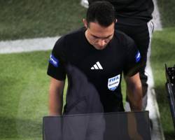 ΜΟΝΟ ΕΥΚΟΛΗ ΔΕΝ ΗΤΑΝ Η ΦΑΣΗ ΓΙΑ ΤΟΝ ΦΩΤΗ ΠΟΛΥΧΡΟΝΗ ΣΤΟ ΧΕΡΙ ΤΟΥ ΤΣΙΛΟΥΛΗ ΠΟΥ ΕΠΙΑΣΕ Ο ΦΑΚΟΣ ΚΑΙ ΤΟ VAR ΤΖΗΛΟΣ ΕΔΩΣΕ ΜΕ ΚΑΘΥΣΤΕΡΗΣΗ ΓΙΑ ΝΑ  ΕΝΤΟΠΙΣΕΙ ΤΟ ΠΛΑΝΟ Ο ΣΤΑΘΟΠΟΥΛΟΣ ΕΜΕΙΝΕ ΙΚΑΝΟΠΟΙΗΜΕΝΟΣ ΑΠΟ ΤΗΝ ΔΙΑΙΤΗΣΙΑ ΕΠΡΕΠΕ ΝΑ ΠΑΡΕΙ ΚΙΤΡΙΝΗ Ο ΤΣΟΥΜΠΕΡ 4ος ΤΣΙΜ