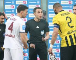 Ο ΠΟΛΥΧΡΟΝΗΣ ΤΗΡΗΣΕ ΤΟΝ ΚΑΝΟΝΙΣΜΟ ΚΑΙΤΟΙ ΣΤΟ ΠΕΝΑΛΤΥ ΠΟΥ ΚΑΤΕΛΟΓΗΣΕ ΤΟΝ ΞΕΓΕΛΑΣΕ ΑΡΧΙΚΑ Ο ΕΛΙΑΣΟΝ ΤΟ  ΠΗΡΕ ΠΙΣΩ ΜΕ ΠΑΡΕΜΒΑΣΗ VAR EYΑΓΓΕΛΟΥ ΣΩΣΤΟ ΤΟ ΑΛΛΟ ΠΟΥ ΕΔΩΣΕ ΣΕ ΜΑΡΚΑΡΙΣΜΑ ΣΤΟΝ ΚΟΙΤΑ  ΚΑΙ ΟΡΘΩΣ ΔΕΝ  ΚΑΤΕΛΟΓΗΣΕ ΤΟ ΧΕΡΙ ΜΟΥΡΓΟΥ ΠΑΡΟΝ ΚΙ Ο ΜΠΕΝΕΤ