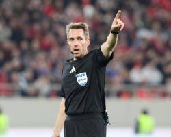 Ο ΣΤΙΛΕΡ ΕΔΩΣΕ ΕΝΑ ΜΑΘΗΜΑ ΓΙΑ  ΤΟ ΠΩΣ ΕΝΑΣ ΤΟΠ ΔΙΑΙΤΗΤΗΣ ΔΙΑΧΕΙΡΙΖΕΤΑΙ ΕΝΑ ΝΤΕΡΜΠΥ ΗΤΑΝ ΥΠΕΡΟΧΟΣ ΚΑΙ ΣΤΗΝ ΕΠΙΜΑΧΗ ΦΑΣΗ  ΣΤΟ ΦΙΝΑΛΕ ΜΕ ΤΗΝ ΑΚΥΡΩΣΗ ΤΟΥ ΤΕΡΜΑΤΟΣ ΓΙΑΖΙΖΙ ΜΙΑ ΜΑΤΙΑ ΕΡΡΙΞΕ ΣΤΟ ΜΟΝΙΤΟΡ ΚΑΙ ΣΕ ΔΕΥΤΕΡΟΛΕΠΤΑ ΠΗΡΕ ΤΗΝ ΣΩΣΤΗ ΑΠΟΦΑΣΗ 4ος ΠΟΛΥΧΡΟΝΗΣ 