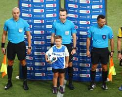 O TΣΑΚΑΛΙΔΗΣ ΔΕΝ ΣΥΝΑΝΤΗΣΕ  ΔΥΣΚΟΛΙΕΣ ΣΤΟ  ΜΑΤΣ ΤΗΣ ΑΕΚ ΜΕ ΤΟΝ ΑΣΤΕΡΑ  ΟΦΕΙΛΕΙ ΩΣ ΔΙΕΘΝΗΣ ΝΑ ΜΗΝ ΔΙΝΕΙ ΚΙΤΡΙΝΗ ,ΠΧ ΣΤΟΝ ΚΑΣΤΑΝΙΟ ΜΕΤΑ ΑΠΟ ΤΡΙΑ ΛΕΠΤΑ ΑΠΟ ΤΟ ΣΚΛΗΡΟ ΜΑΡΚΑΡΙΣΜΑ ΣΕ ΠΙΕΡΟ  ΜΕ ΣΩΣΤΕΣ ΥΠΟΔΕΙΞΕΙΣ ΟΙ ΒΟΗΘΟΙ ΚΟΡΩΝΑΣ ,ΚΟΛΛΙΑΚΟΣ(ΦΩΤΟ) ΤΕΤΑΡΤΟΣ ΜΟΣΧΟΥ