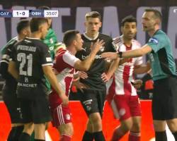 O ΤΣΑΚΑΛΙΔΗΣ ΚΑΤΩΤΕΡΟΣ ΤΩΝ ΠΕΡΙΣΤΑΣΕΩΝ ΣΤΟ ΣΟΥΠΕΡ ΚΑΠ ΑΡΓΗΣΕ ΝΑ ΣΦΥΡΙΞΕΙ ΤΟ ΦΑΟΥΛ ΤΑΡΕΜΙ ΚΑΙ ΔΙΚΑΙΑ ΦΩΝΑΞΑΝ ΟΙ ΟΛΥΜΠΙΑΚΟΙ ΤΟ ΠΕΝΑΛΤΥ ΠΟΥ ΕΔΩΣΕ ΣΩΣΤΟ ,ΟΙ ΒΟΗΘΟΙ ΚΩΣΤΑΡΑΣ,ΔΗΜΗΤΡΙΑΔΗΣ ΟΡΘΩΣ ΑΚΥΡΩΣΑΝ ΤΑ ΤΡΙΑ ΓΚΟΛ ΤΩΝ ΝΙΚΗΤΩΝ ΩΣ ΟΦΣΑΙΝΤ ΤΕΤΑΡΤΟΣ ΠΟΛΥΧΡΟΝΗΣ 