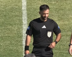Σ ΕΝΑ ΝΤΕΡΜΠΥ ΑΠΟ ΤΑ ΠΑΛΗΑ ΕΘΝΙΚΟΥ-ΙΩΝΙΚΟΥ ΤΟ ΑΘΗΝΑΙΚΟ ΤΡΙΟ ΤΣΟΛΑΚΙΔΗΣ ,ΜΠΑΚΟΓΙΑΝΝΗΣ (ΑΔΙΚΗΜΕΝΟΣ) ΚΟΛΟΣΟΥΣΑΣ ΣΤΑΘΗΚΕ ΣΤΟ ΥΨΟΣ ΤΩΝ ΠΕΡΙΣΤΑΣΕΩΝ ΚΑΙ ΑΡΕΣΕ ΣΤΟΝ ΕΜΠΕΙΡΟ ΠΑΡΑΤΗΡΗΤΗ Π.ΑΡΓΥΡΗ ΠΟΥ ΤΟΥΣ ΑΠΕΔΩΣΕ ΤΑ ΕΥΣΗΜΑ ΓΙΑ ΤΗΝ ΑΨΟΓΗ ΔΙΑΙΤΗΣΙΑ ΤΟΥΣ 