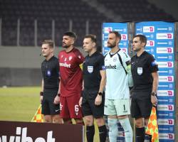 H  EΠΑΝΟΔΟΣ ΤΟΥ ΒΕΡΓΕΤΗ ΣΥΝΟΔΕΥΤΗΚΕ ΜΕ ΜΙΑ ΔΙΑΙΤΗΣΙΑ ΧΩΡΙΣ ΠΡΟΒΛΗΜΑΤΑ ΠΑΡΟΤΙ Η ΔΥΝΑΜΗ ΕΠΕΚΡΑΤΗΣΕ ΚΑΙ ΥΠΟΧΡΕΩΘΗΚΕ ΝΑ ΔΕΙΞΕΙ ΚΙΤΡΙΝΕΣ ΝΑ ΚΡΑΤΗΣΕΙ ΤΟΝ ΠΕΙΘΑΡΧΙΚΟ ΕΛΕΓΧΟ ΕΧΟΝΤΑΣ ΒΟΗΘΟΥΣ (ΦΩΤΟ) ΦΩΤΟΠΟΥΛΟ ,ΣΠΥΡΟΠΟΥΛΟ ,ΤΕΤΑΡΤΟΣ ΜΠΕΚΙΑΡΗΣ  ΚΑΙ VAR TON  ΤΣΑΚΑΛΙΔΗ 