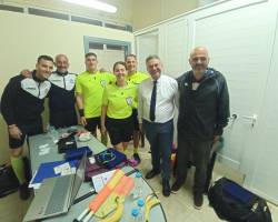 Ο  ΡΕΦ Σ.ΛΙΓΚ 2 ΚΟΥΚΟΥΡΑΚΗΣ ΔΙΚΑΙΩΣΕ ΤΗΝ  ΕΜΠΙΣΤΟΣΥΝΗ ΤΗΣ ΕΔ ΤΗΣ ΕΠΣ ΧΑΝΙΩΝ ΔΙΕΥΘΥΝΟΝΤΑΣ  ΑΨΟΓΑ ΤΟΝ ΤΕΛΙΚΟ ΚΥΠΕΛΛΟΥ ΠΑΝΑΚΡΩΤΗΡΙΑΚΟΥ-ΠΛΑΤΑΝΙΑ 0-2  ΣΤΗ ΦΩΤΟ ΔΙΑΙΤΗΤΗΣ ΒΟΗΘΟΙ ΜΑΡΚΑΚΗΣ ΣΤΕΦΑΝΙΔΟΥ 4ος ΚΟΥΚΛΑΚΗΣ ΜΕ ΤΟΝ ΠΡΟΕΔΡΟ ΤΗΣ ΕΝΩΣΗΣ ΧΑΝΙΩΝ Κ.ΚΩΝΣΤΑΝΤΙΝΙΔΗ 