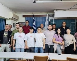 NEO  ΑΙΜΑ ΣΤΟΥΣ ΔΙΑΙΤΗΤΕΣ ΔΩΔΕΚΑΝΗΣΩΝ ΜΕ ΤΗΝ  ΟΛΟΚΛΗΡΩΣΗ ΤΗΣ ΣΧΟΛΗΣ  ΟΠΟΥ ΥΠΕΥΘΥΝΟς ΗΤΑΝ Ο ΠΡΟΕΔΡΟΣ ΤΗΣ ΕΔ Κ.ΖΑΝΕΤΙΔΗΣ ΚΑΙ ΕΚΠΡΟΣΩΠΟΣ ΤΗΣ ΚΕΔ Ο ΕΚΠΑΙΔΕΥΤΗΣ Β.ΚΑΤΣΙΔΩΝΗΣ 