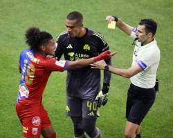 ΕΝΤΟΝΕΣ ΑΠΟΔΟΚΙΜΑΣΙΕΣ ΤΩΝ ΟΠΑΔΩΝ ΤΟΥ ΠΑΟ  ΣΤΗΝ ΛΕΩΦΟΡΟ ΣΕ ΒΑΡΟΣ ΤΟΥ ΔΙΕΘΝΟΥΣ ΡΕΦ ΦΩΤΙΑ ΓΙΑ ΩΡΙΣΜΕΝΑ ΣΦΥΡΙΓΜΑΤΑ ΤΟΥ ΚΑΤΑ ΤΗ ΔΙΑΡΚΕΙΑ ΤΟΥ Β ΜΕΡΟΥΣ ΤΟ ΠΕΝΑΛΤΥ ΟΜΩΣ ΠΟΥ ΕΔΩΣΕ ΣΕ ΒΑΡΟΣ ΤΩΝ ΠΡΑΣΙΝΩΝ ΗΤΑΝ ΚΑΘΑΡΟ ΑΦΟΥ Ο ΚΟΤΣΙΡΑΣ ΠΑΤΗΣΕ ΛΑΜΠΡΟΥ