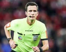 O ΛΑΜΠΡΕΧΤΣ ΗΤΑΝ ΙΔΑΝΙΚΟΣ ΓΙΑ ΤΟ ΝΤΕΡΜΠΥ  ΤΩΝ ΑΙΩΝΙΩΝ ΑΦΗΣΕ ΝΑ ΠΑΙΖΕΤΑΙ ΜΠΑΛΑ ,ΝΑ ΣΦΥΡΙΖΕΙ  ΛΙΓΩΤΕΡΟ ΚΑΙ ΝΑ ΜΗΝ ΧΑΣΕΙ ΤΟΝ ΕΛΕΓΧΟ ΕΝΑΣ ΕΛΙΤΕ ΡΕΦΕΡΥ ΠΕΤΥΧΕ ΣΤΟ ΕΡΓΟ ΤΟΥ  ΚΑΙ ΟΛΗ Η  ΟΜΑΔΑ ΣΩΣΤΑ ΜΕΤΡΗΣΕ ΤΟ ΓΚΟΛ ΤΟΥ ΤΑΜΠΟΡΔΑ ΤΕΤΑΡΤΟΣ ΠΟΛΥΧΡΟΝΗΣ 